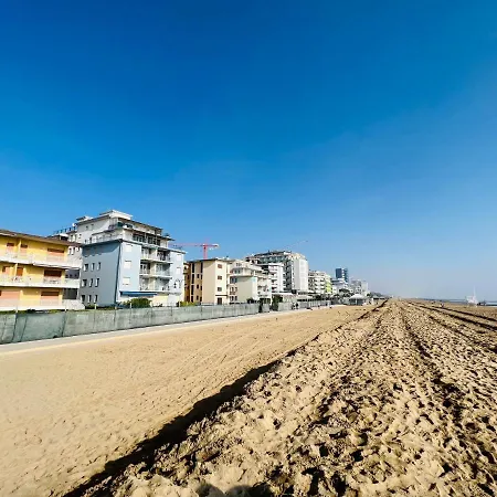 Modern Near The Beach In Italy דירה *