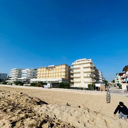 Modern Near The Beach In Italy דירה